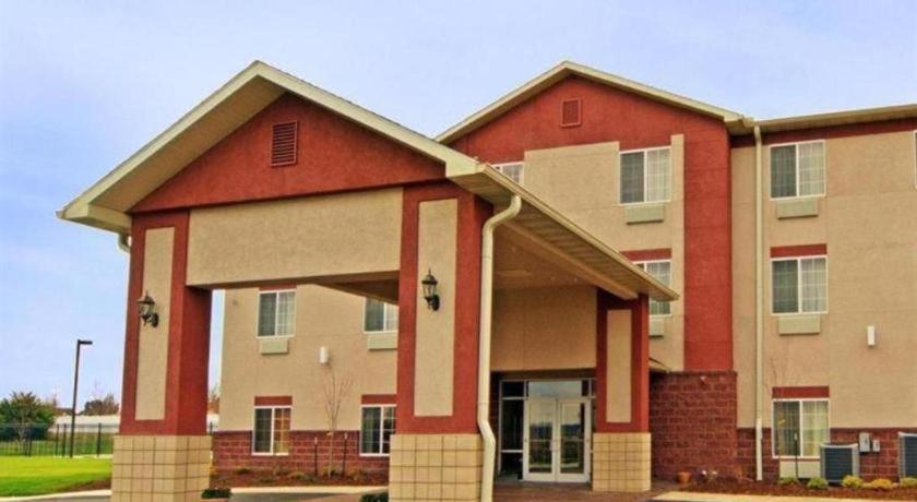 Paola Inn And Suites Exterior photo